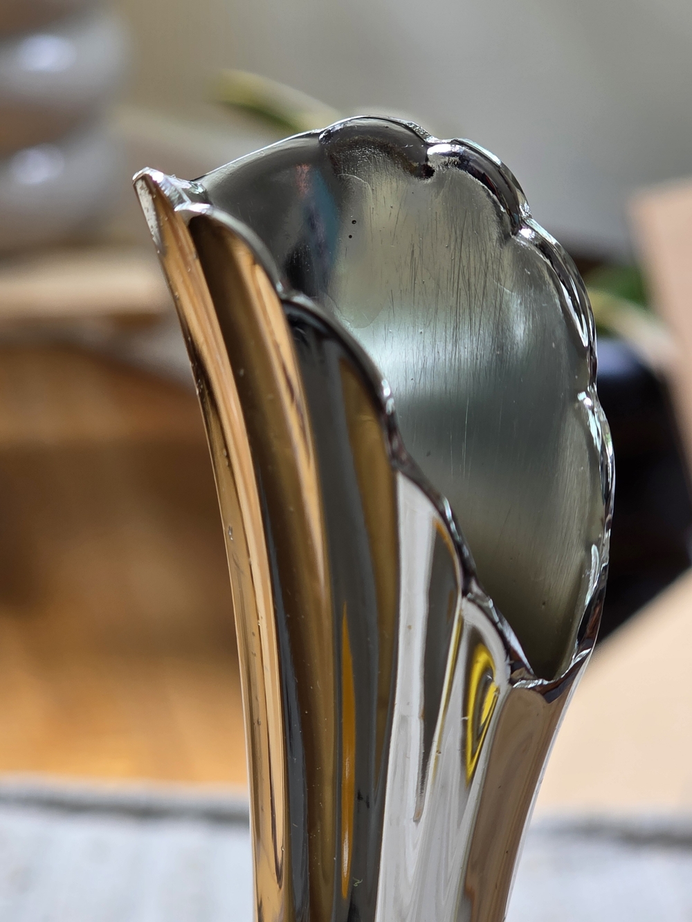 vintage Oneida silver-plated swan bud vase, standing approximately 7 inches tall - Picture 8 of 16